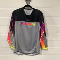 Load image into Gallery viewer, FOX 180 YTH STATK JERSEY STL GRY
