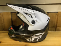 Load image into Gallery viewer, Fly Racing Kinetic Straight Edge Black/White
