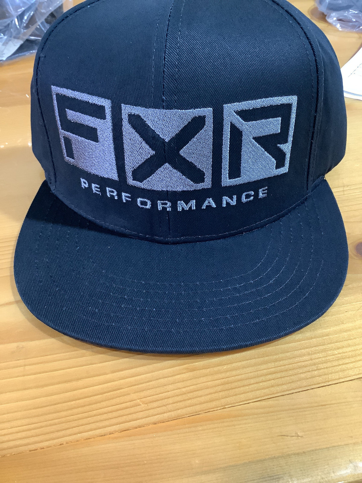 FXR HELIUM HAT 22 BLACK/CHARCOAL