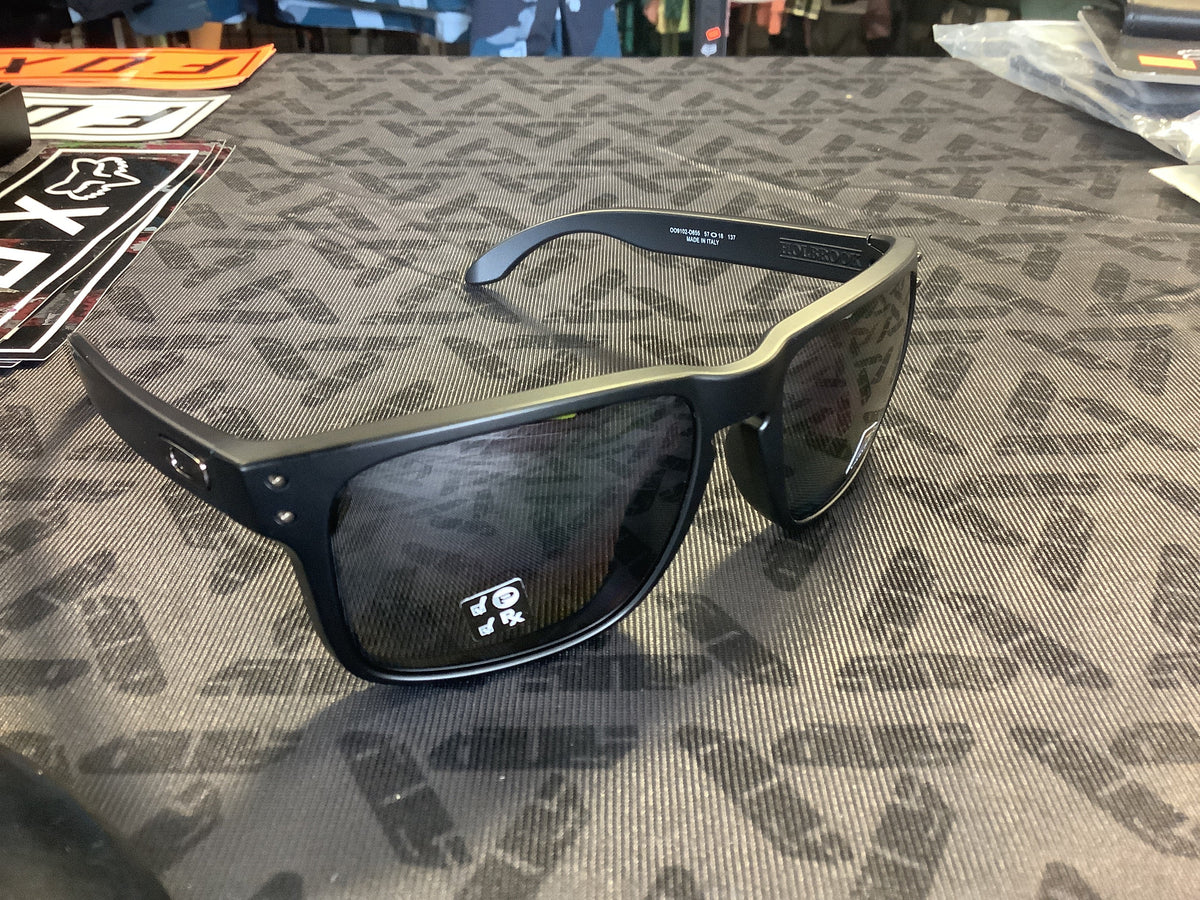 HOLBROOK MATTE BLACK W/ PRIZM BLACK POLARIZED